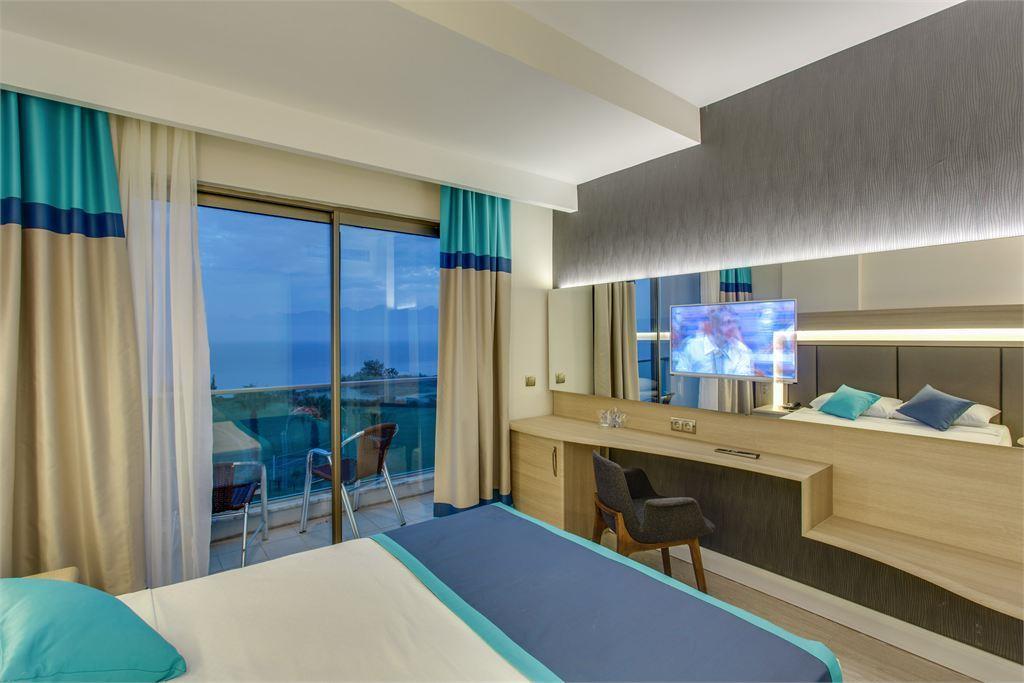 Club Hotel Falcon 4*