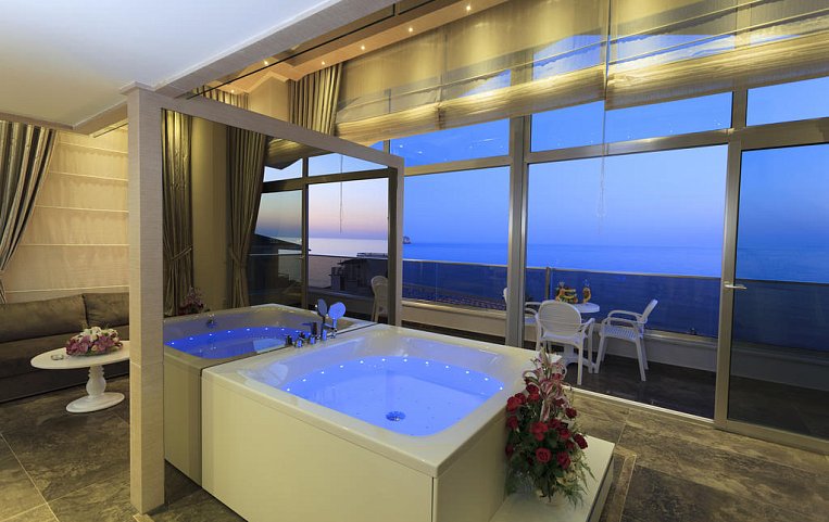 Xperia Saray Beach Hotel 4*