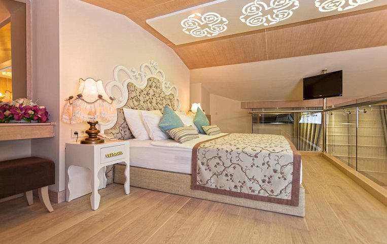 Xperia Saray Beach Hotel 4*