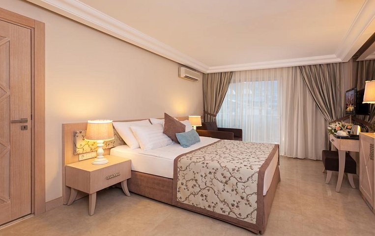 Xperia Saray Beach Hotel 4*