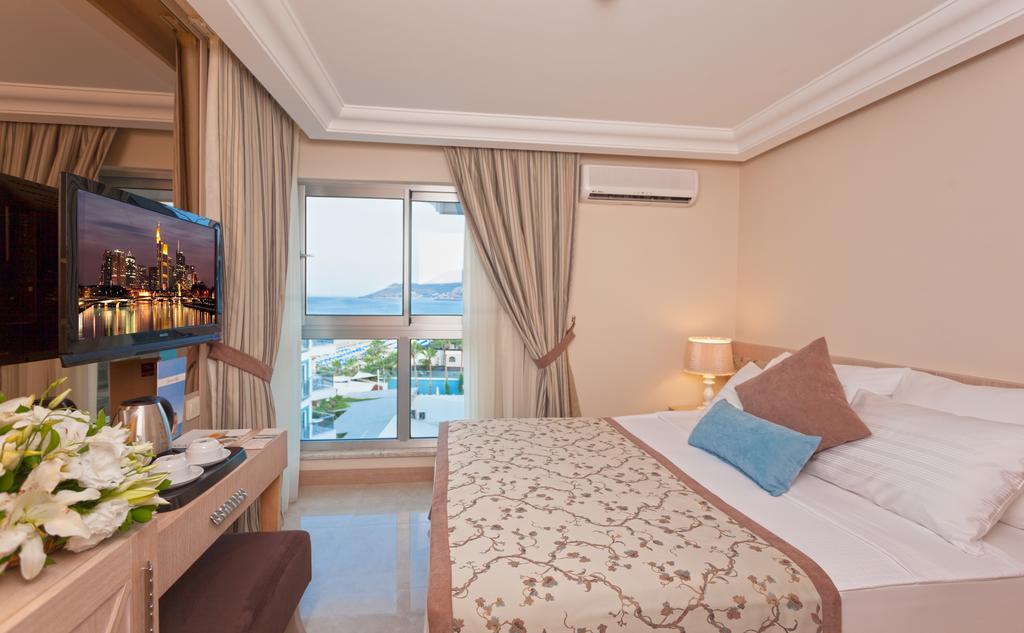 Xperia Saray Beach Hotel 4*