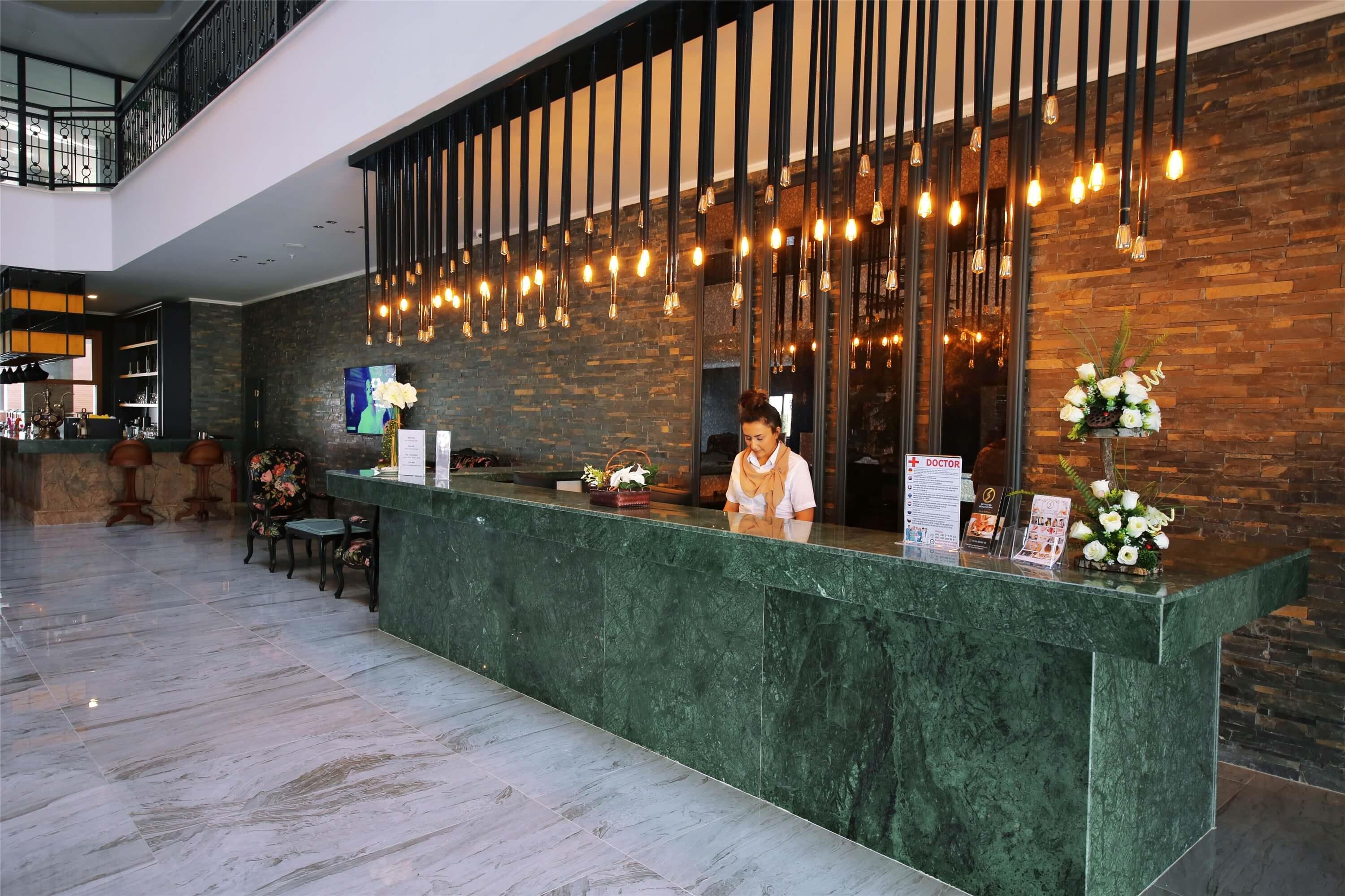 Sey Beach Hotel & Spa 4*