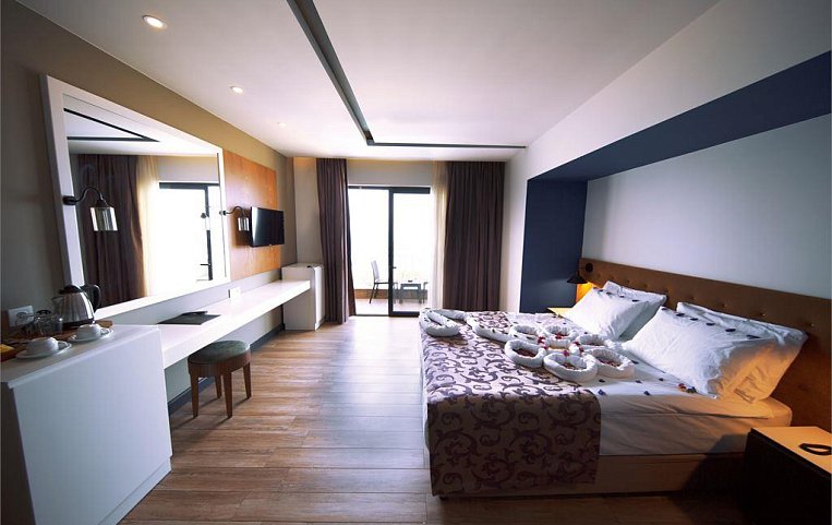 Sey Beach Hotel & Spa 4*