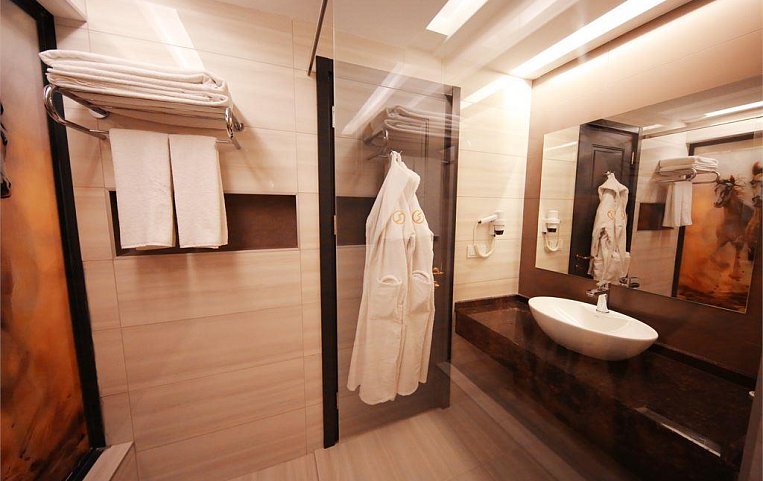 Sey Beach Hotel & Spa 4*