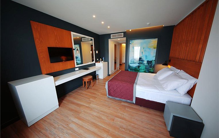 Sey Beach Hotel & Spa 4*