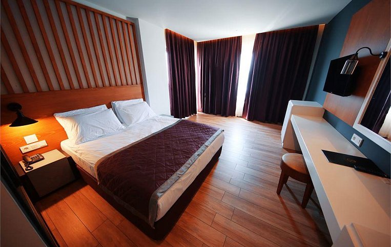 Sey Beach Hotel & Spa 4*