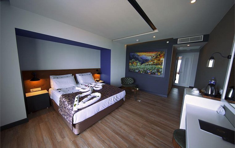 Sey Beach Hotel & Spa 4*
