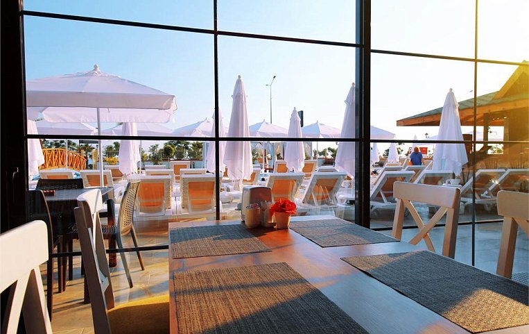 Sey Beach Hotel & Spa 4*