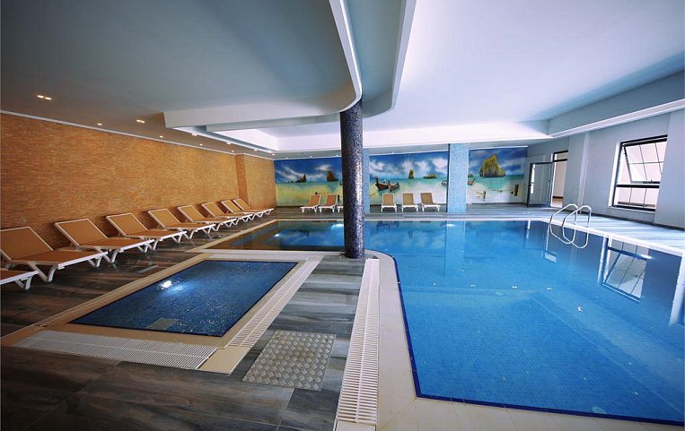 Sey Beach Hotel & Spa 4*