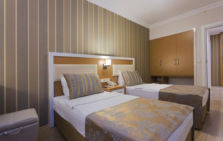Lonicera City Kleopatra Hotel 3*