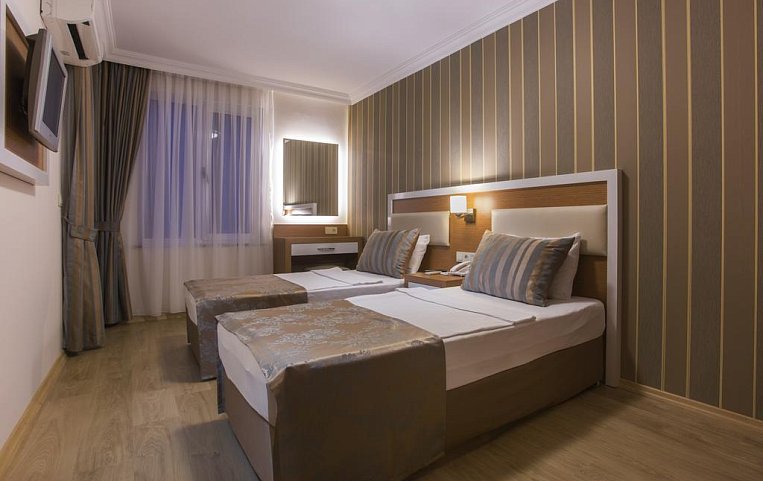 Lonicera City Kleopatra Hotel 3*