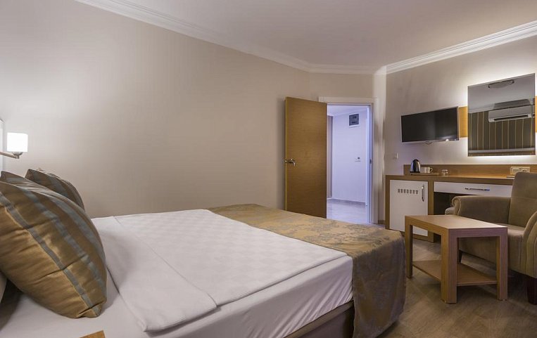 Lonicera City Kleopatra Hotel 3*