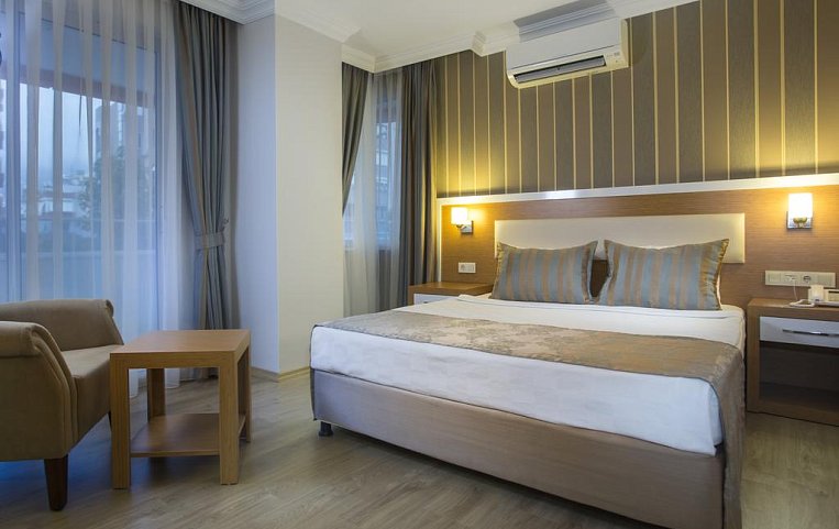 Lonicera City Kleopatra Hotel 3*
