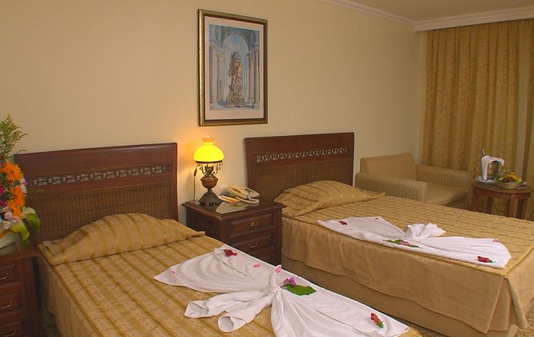 Antik Hotel & Garden 4*