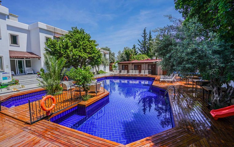 Costa Centro 3*
