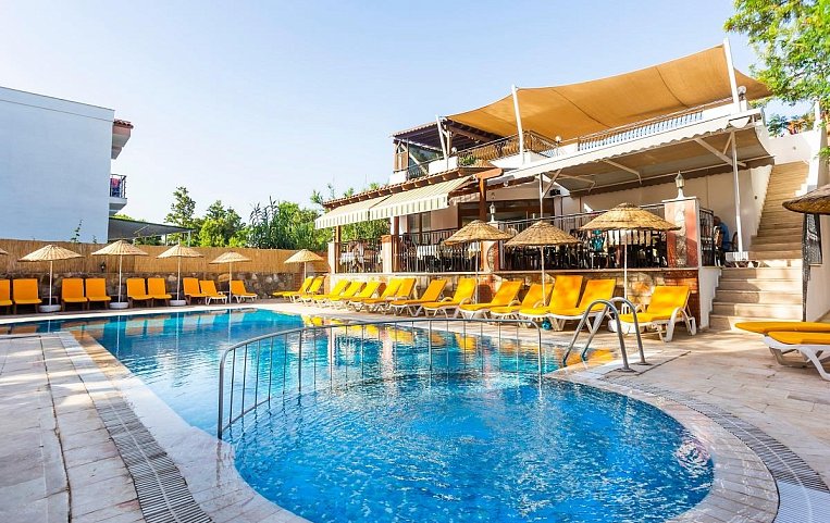 Kriss Hotel 3*