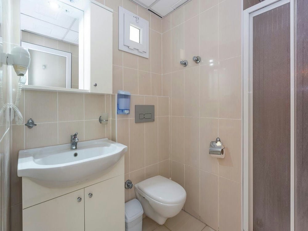 Kriss Hotel 3*