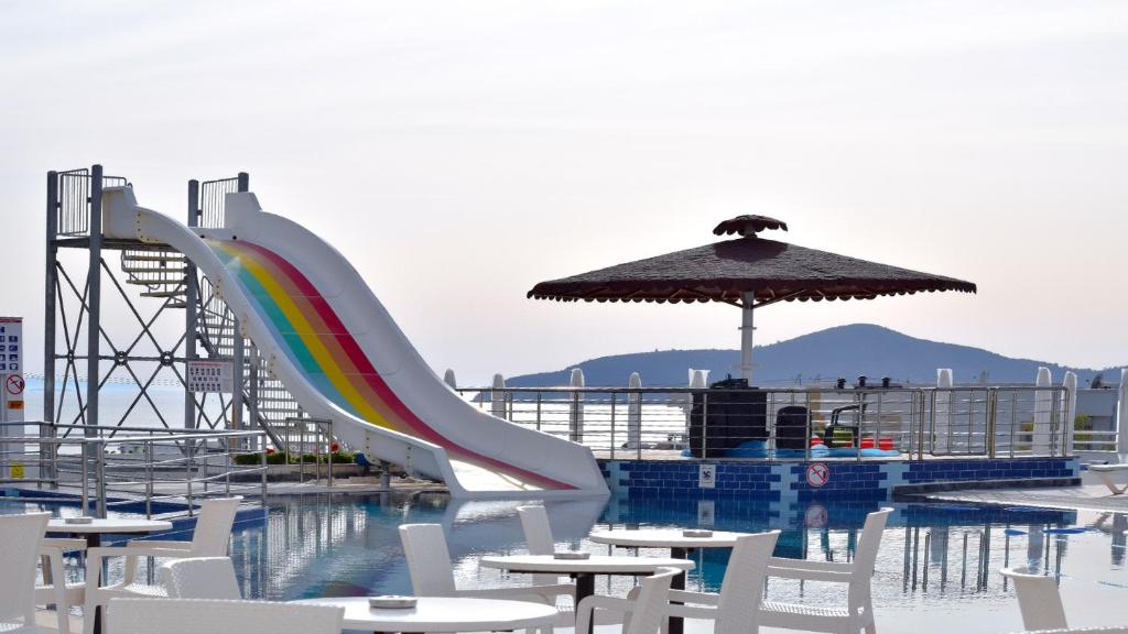 Roseira Beach Resort 4*+