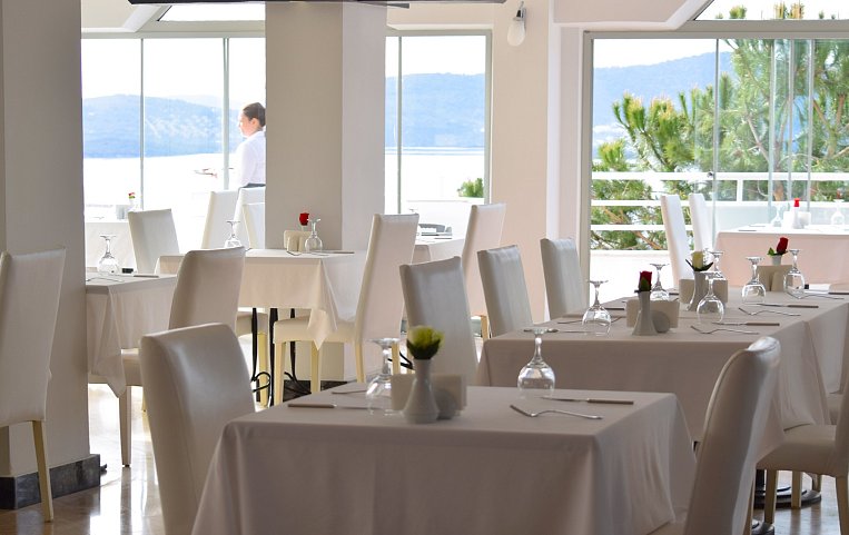 Roseira Beach Resort 4*+