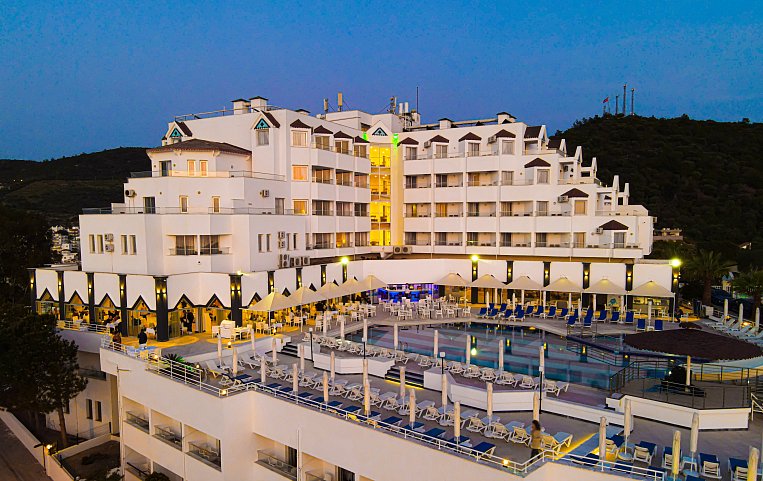 Roseira Beach Resort 4*+