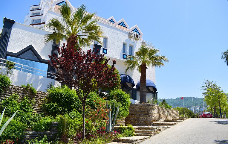 Roseira Beach Resort 4*+