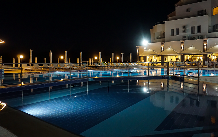 Roseira Beach Resort 4*+