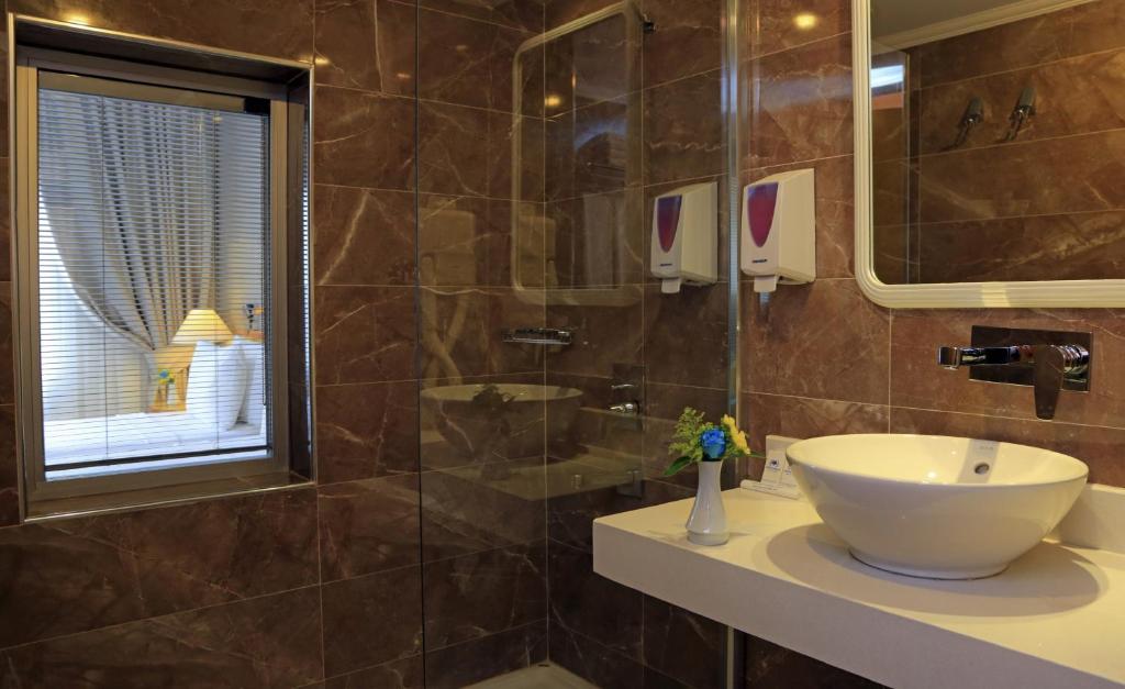 Roseira Beach Resort 4*+