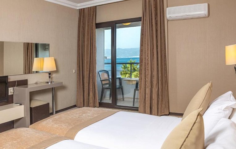 Faros Premium Beach 4*