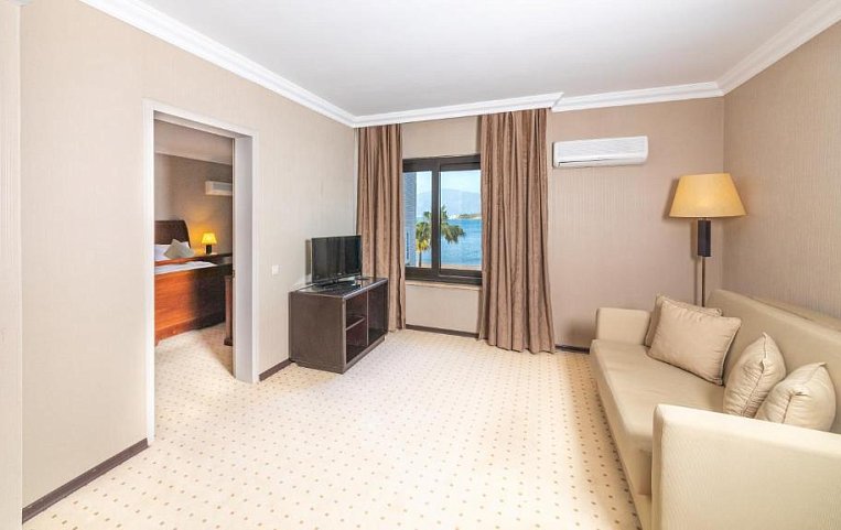 Faros Premium Beach 4*