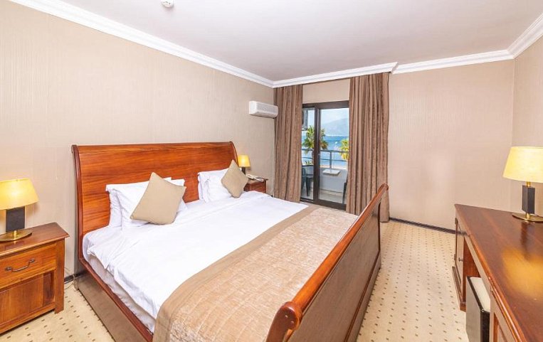 Faros Premium Beach 4*