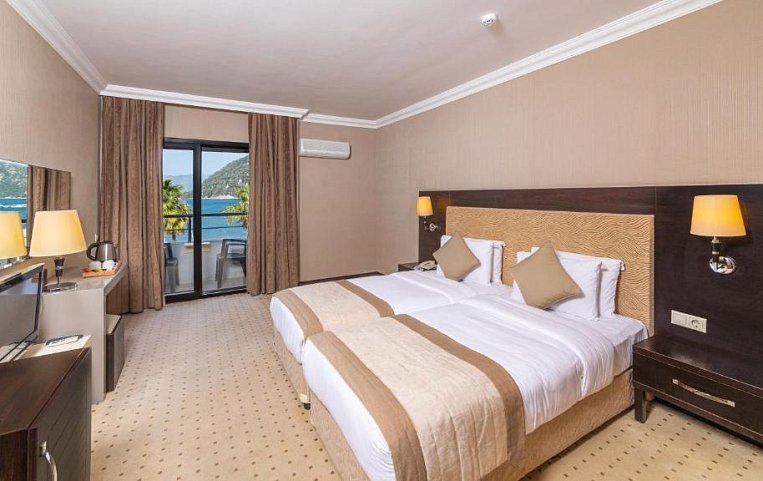 Faros Premium Beach 4*