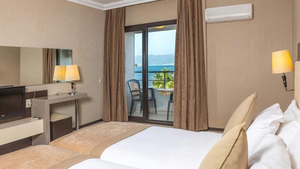 Faros Premium Beach 4*