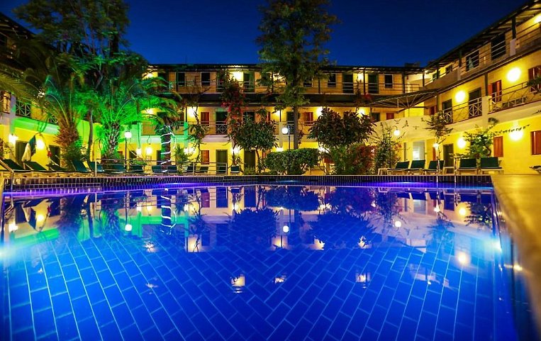 Blue Nuit Hotel 4*