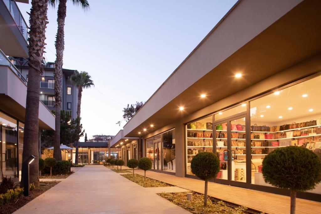 Green Garden Resort Hotel 4*