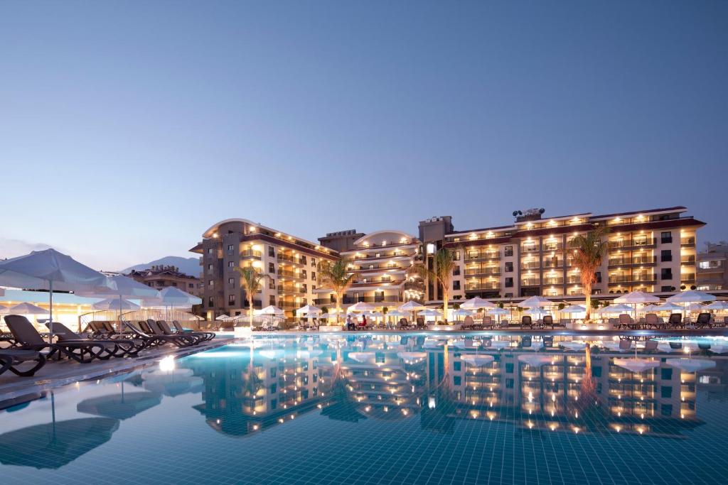 Green Garden Resort Hotel 4*