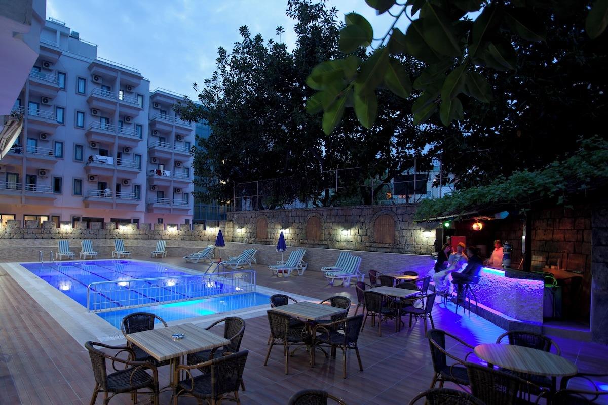 Diamore Hotel 3*