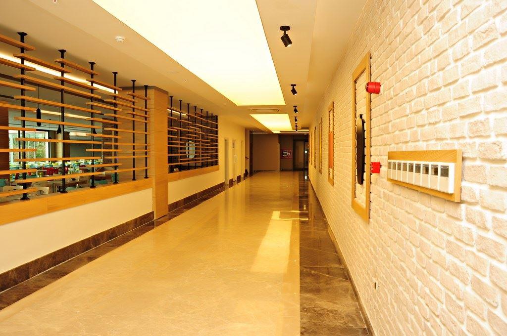 Orfeus Queen Hotel 4*