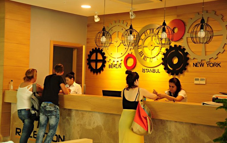 Orfeus Queen Hotel 4*