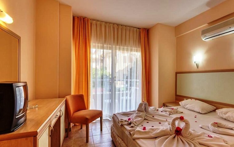 Mr. Crane Hotel 3*