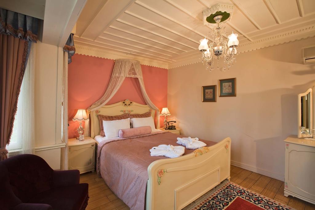 1207 (ex. ALZER HOTEL)
