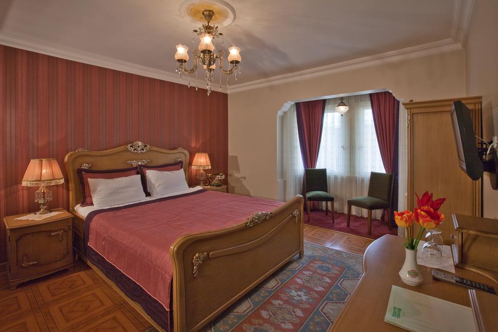 1207 (ex. ALZER HOTEL)