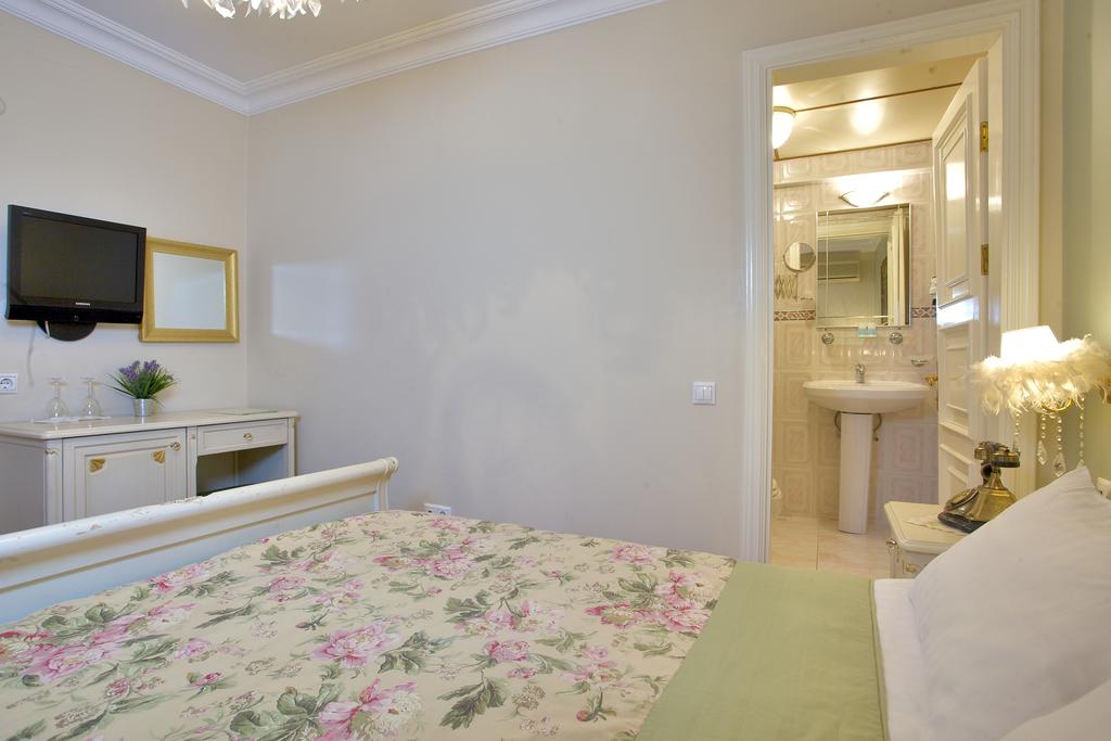 1207 (ex. ALZER HOTEL)