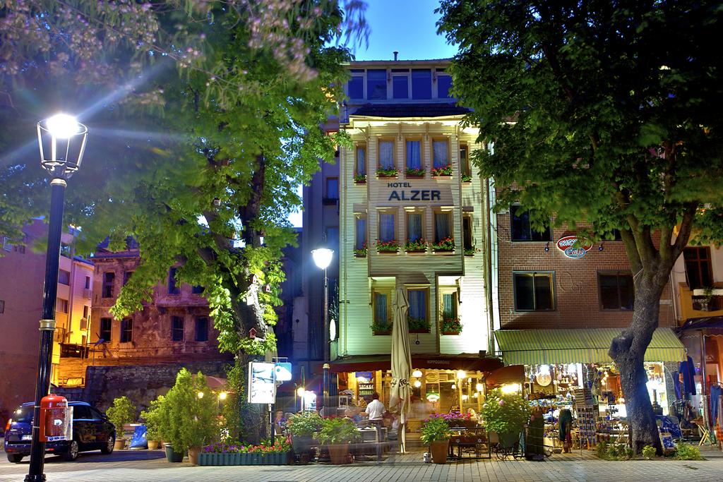 1207 (ex. ALZER HOTEL)