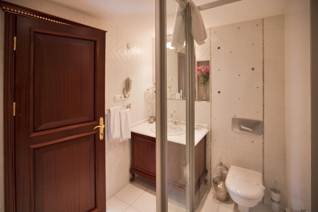 1207 (ex. ALZER HOTEL)