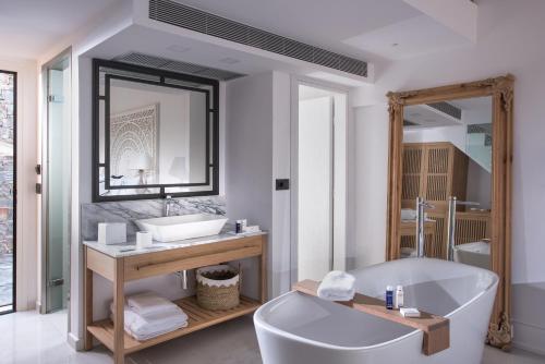 ABATON ISLAND RESORT & SPA