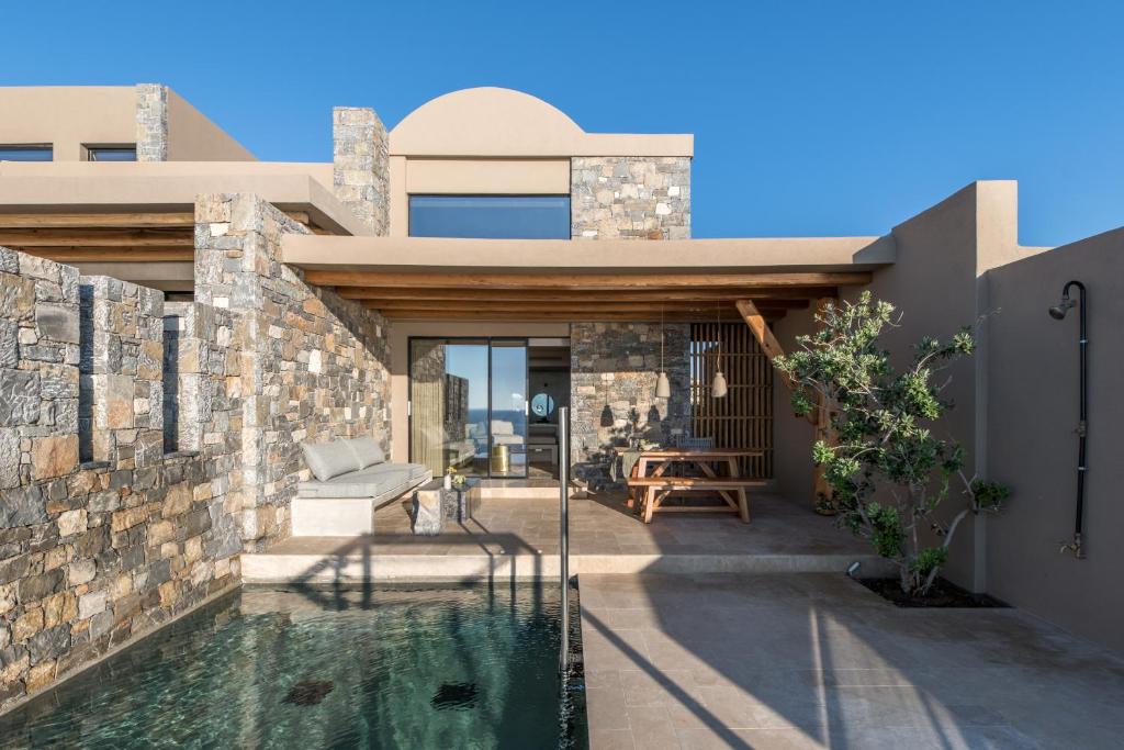ACRO SUITES