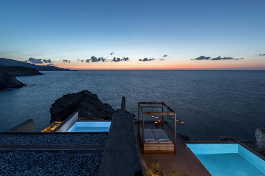ACRO SUITES