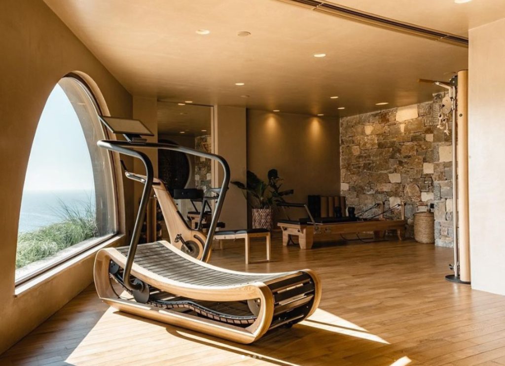 ACRO SUITES