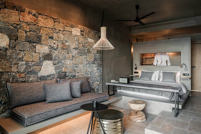 ACRO SUITES