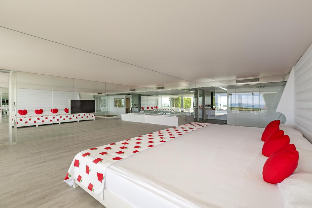 ADAM & EVE HOTEL
